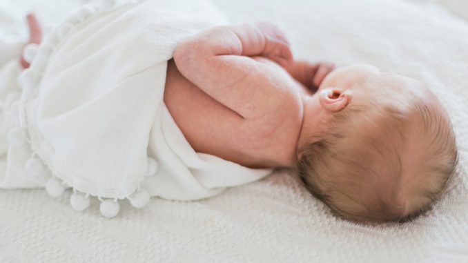 Baby mit Windel Baby mit Windel